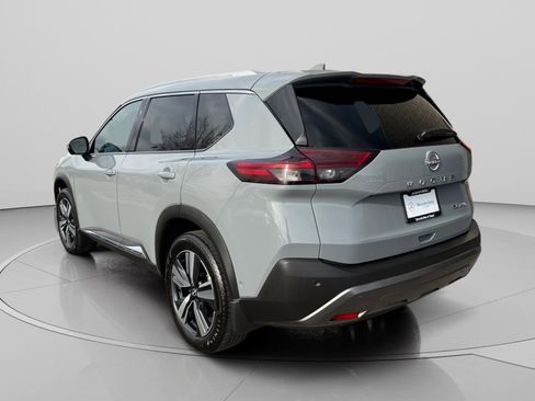 Used 2023 Nissan Rogue SL w/ SL Premium Package image 3