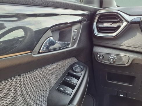 Used 2025 Chevrolet TrailBlazer LT FWD image 18