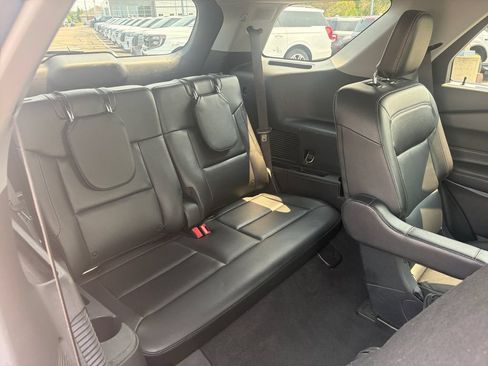 Used 2022 Ford Explorer Limited w/ Equipment Group 301A AWD/4WD image 23