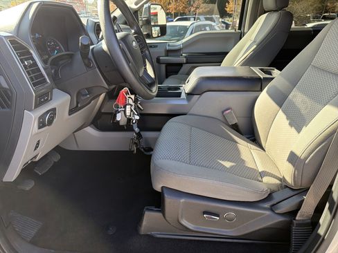 Used 2019 Ford F250 XLT w/ XLT Premium Package image 18