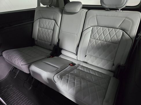 New 2026 Lincoln Navigator L Black Label w/ Black Label Special Edition image 15