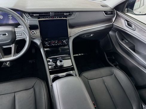 Used 2023 Jeep Grand Cherokee L Limited w/ Black Appearance Package image 27