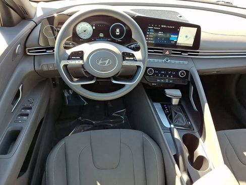 Used 2024 Hyundai Elantra SEL image 10