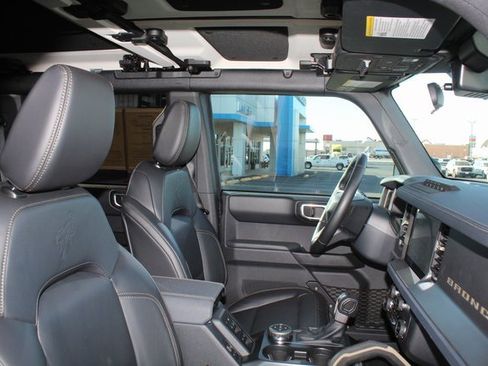 Used 2025 Ford Bronco Badlands image 14