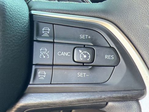 Used 2025 Jeep Grand Cherokee L Limited w/ Black Appearance Package RWD image 20