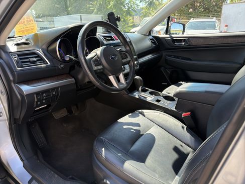 Used 2017 Subaru Outback 3.6R Limited AWD/4WD image 6