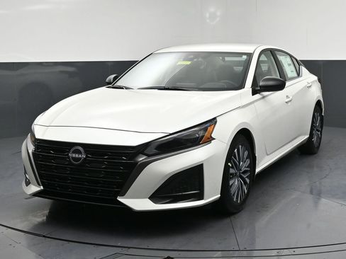 New 2026 Nissan Altima 2.5 SV FWD image 3