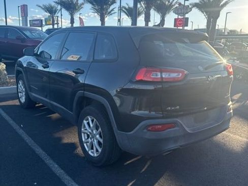 Used 2015 Jeep Cherokee Sport image 4