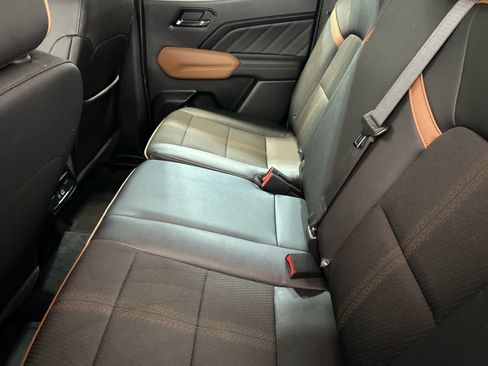 Used 2023 GMC Canyon AT4 AWD/4WD image 9