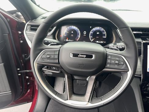 New 2025 Jeep Grand Cherokee Limited image 21