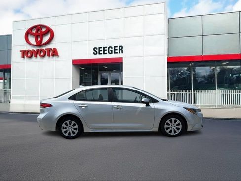 Used 2023 Toyota Corolla LE FWD image 2