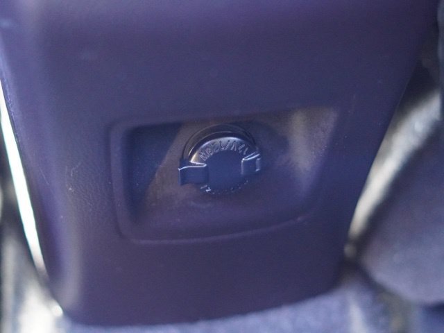 Used 2018 Toyota RAV4 Limited w/ Advanced Technology Package FWD image 32