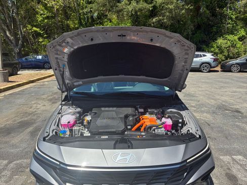 Used 2025 Hyundai Elantra Limited FWD image 35