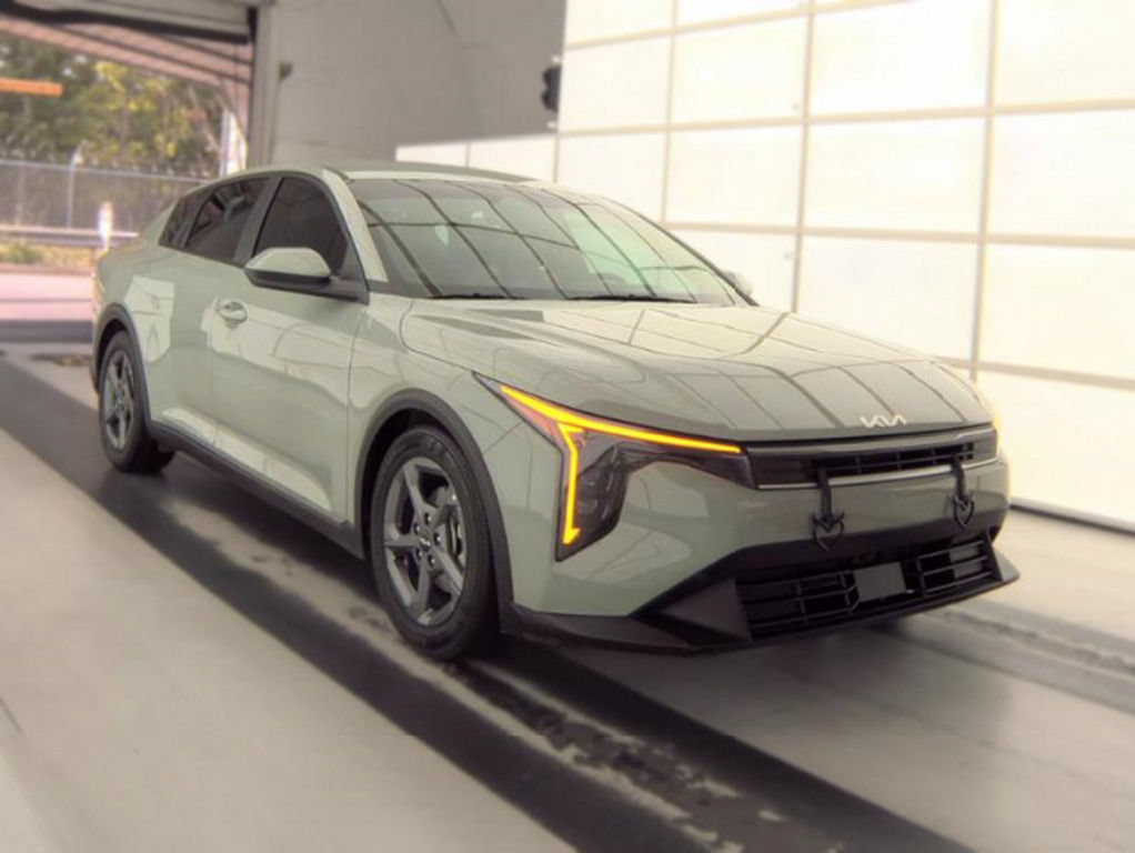Used 2025 Kia K4 FWD image 4