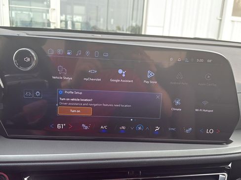 Used 2025 Chevrolet Traverse LT image 16