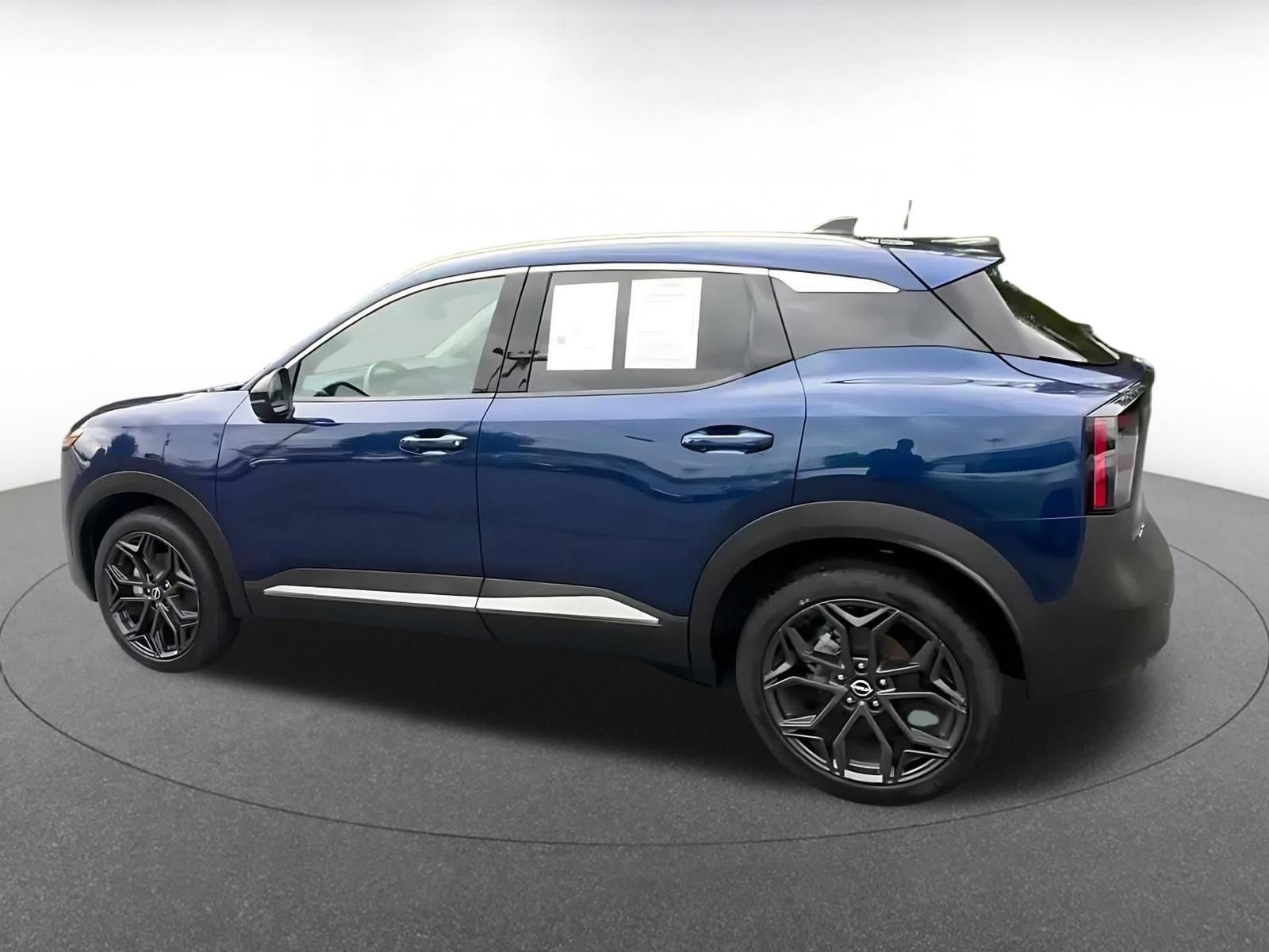 Used 2026 Nissan Kicks SR AWD/4WD image 9