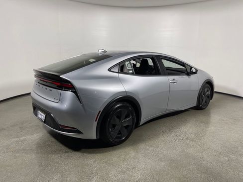 Used 2023 Toyota Prius LE image 3