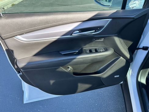 Used 2019 Cadillac XT5 Luxury w/ LPO, Black Ice Package image 9