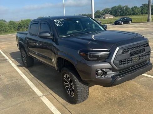Used 2019 Toyota Tacoma SR w/ SR Convenience Package image 2