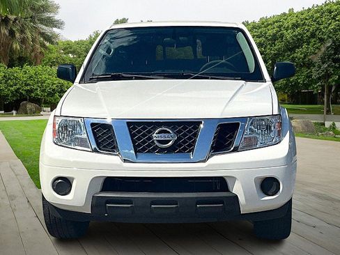 Used 2019 Nissan Frontier SV image 3