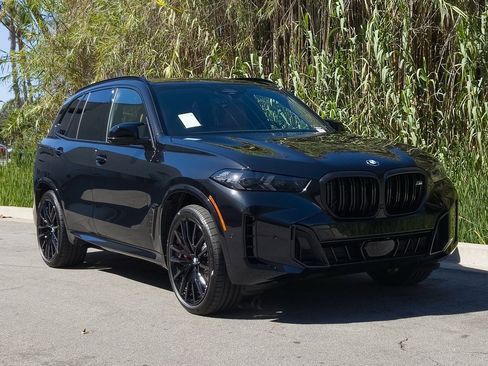 New 2026 BMW X5 M60i w/ Climate Comfort Package image 2
