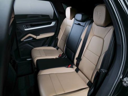 Certified 2026 Porsche Cayenne AWD/4WD image 13