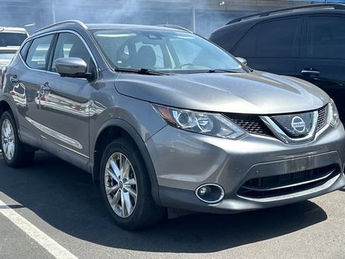 Used 2019 Nissan Rogue Sport SV w/ Technology Package FWD image 2