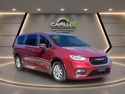 Used 2023 Chrysler Pacifica Touring-L