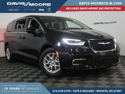 Used 2024 Chrysler Pacifica Touring-L