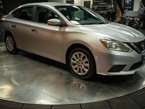 Used 2016 Nissan Sentra S image 5