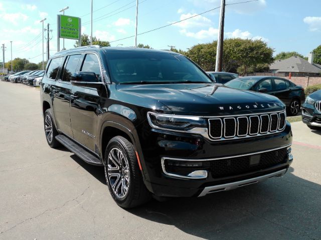 Used 2025 Jeep Wagoneer L Series II AWD/4WD image 4