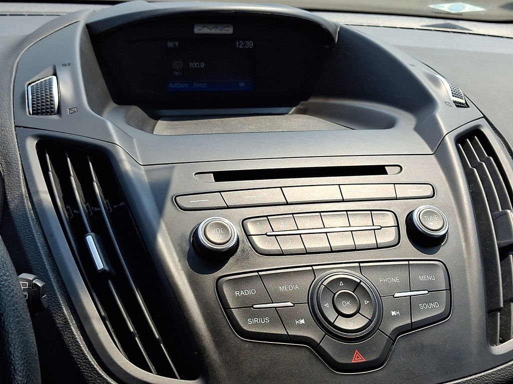 Used 2017 Ford Escape SE w/ SE Cold Weather Package FWD image 17