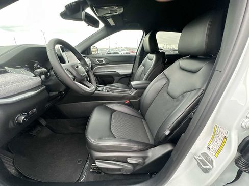 New 2026 Jeep Compass Latitude image 13