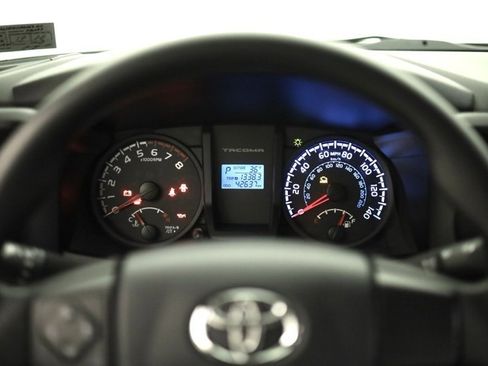 Used 2017 Toyota Tacoma SR image 14