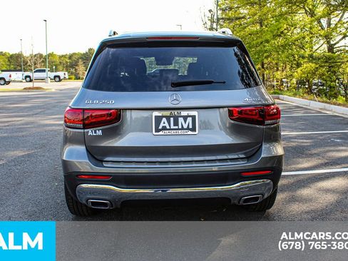 Used 2022 Mercedes-Benz GLB 250 4MATIC w/ Premium Package Lite image 11