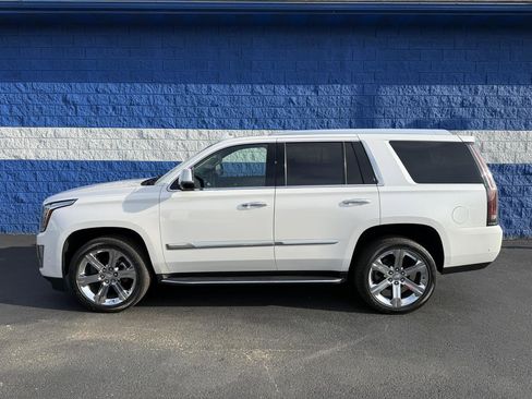 Used 2019 Cadillac Escalade Luxury AWD/4WD image 19