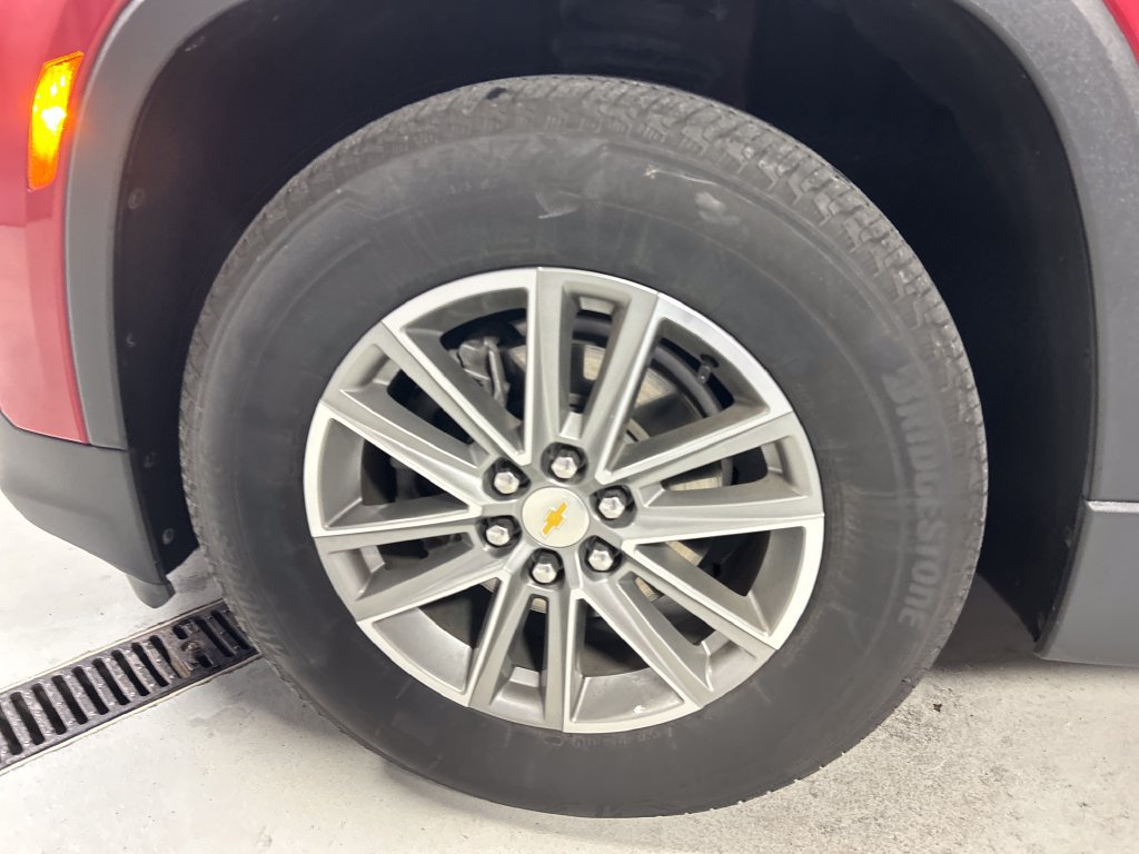 Used 2023 Chevrolet Traverse LT w/ LPO, Floor Liner Package AWD/4WD image 9
