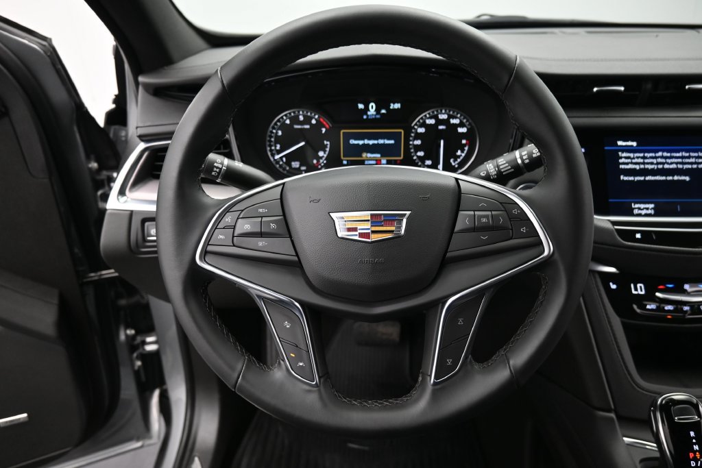 Used 2025 Cadillac XT5 Luxury AWD/4WD image 12
