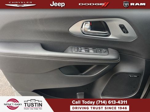 New 2026 Chrysler Pacifica Limited w/ Uconnect Theater Family Group FWD image 20