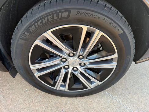 Used 2024 Cadillac Lyriq Luxury w/ LPO, Floor Liner Package AWD/4WD image 7