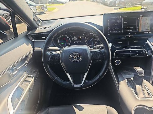 Used 2022 Toyota Venza XLE AWD/4WD image 16