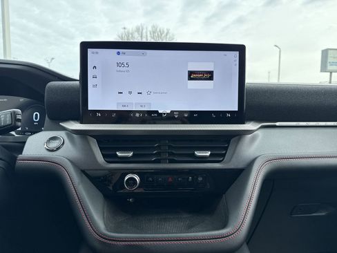 Used 2025 Ford Explorer ST-Line w/ ST-Line Street Pack image 12