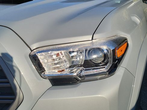 Used 2021 Toyota Tacoma TRD Sport image 4