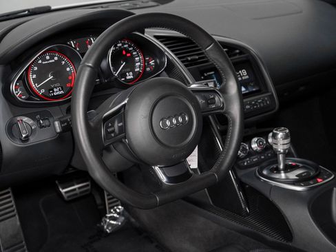 Used 2010 Audi R8 V10 image 38