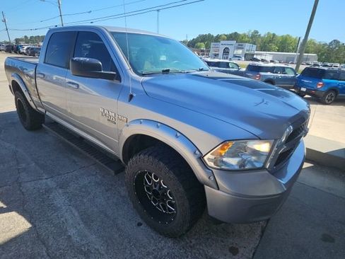 Used 2021 RAM 1500 Classic SLT AWD/4WD image 13