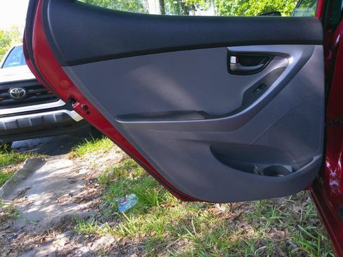 Used 2014 Hyundai Elantra SE FWD image 21