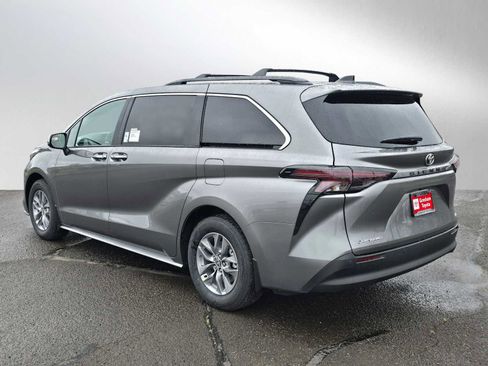 New 2026 Toyota Sienna XLE AWD/4WD image 6