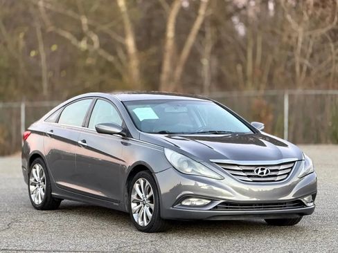 Used 2013 Hyundai Sonata SE FWD image 1