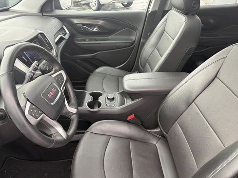 Used 2024 GMC Terrain SLT w/ Elevation Edition image 5
