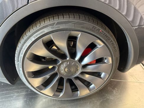 Used 2024 Tesla Model Y Performance AWD/4WD image 10